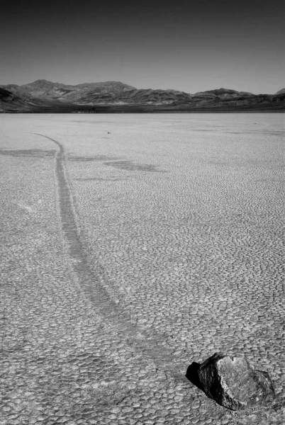 Les pierres qui bougent de Race Track Playa dans la Vallée de la Mort. Les pierres qui bougent de Race Track Playa dans la Vallée de la Mort.