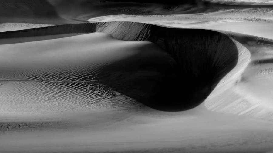 Une dune dans Mesquite Dunes dans la Vallée de la Mort en Calif Une dune dans Mesquite Dunes dans la Vallée de la Mort en Calif