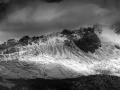 Paysage du Queyras dans les Hautes-Alpes en France en noir et blanc.