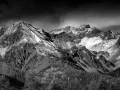 Paysage du Queyras dans les Hautes-Alpes en France en noir et blanc.