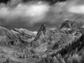 Paysage du Queyras dans les Hautes-Alpes en France en noir et blanc.