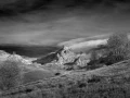 Paysage du Queyras dans les Hautes-Alpes en France en noir et blanc.