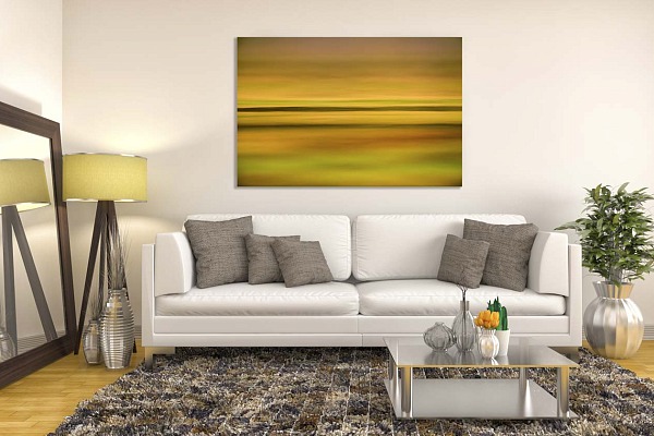 Photo abstraite exposée dans un salon. Il s'agit de reflets à la surface de l'eau.