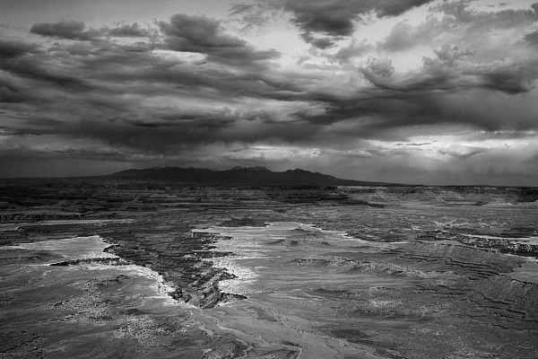 Paysage de Island in the Sky dans les Canyonlands dans l'Utah aux Etats-Unis. Photographie par Amar Guillen, artiste photographe