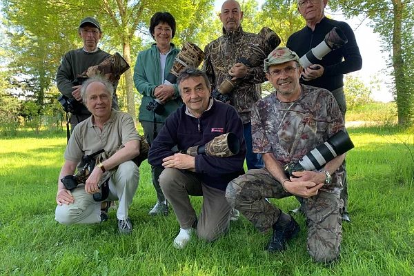 Les participants au stage de photo animalière en affûts flottants du 8 juin 2024 en Dombes.