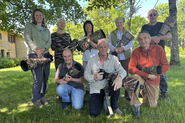 Les participants au stage de photo animalière en affût flottant du 16 mai 2026 en Dombes.