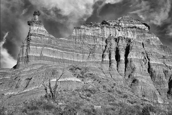 Landscape in black and white of the Canyon of Palo Duro. The photo shows Capitol Peak.