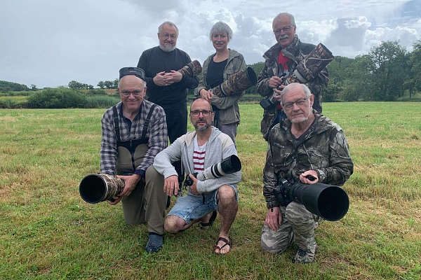 Les participants au stage de photo animalière en affûts flottants du 15 juin 2024 en Dombes.